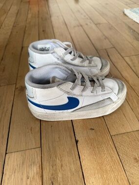 Nike Kids White and Blue Mid-Top Sneakers